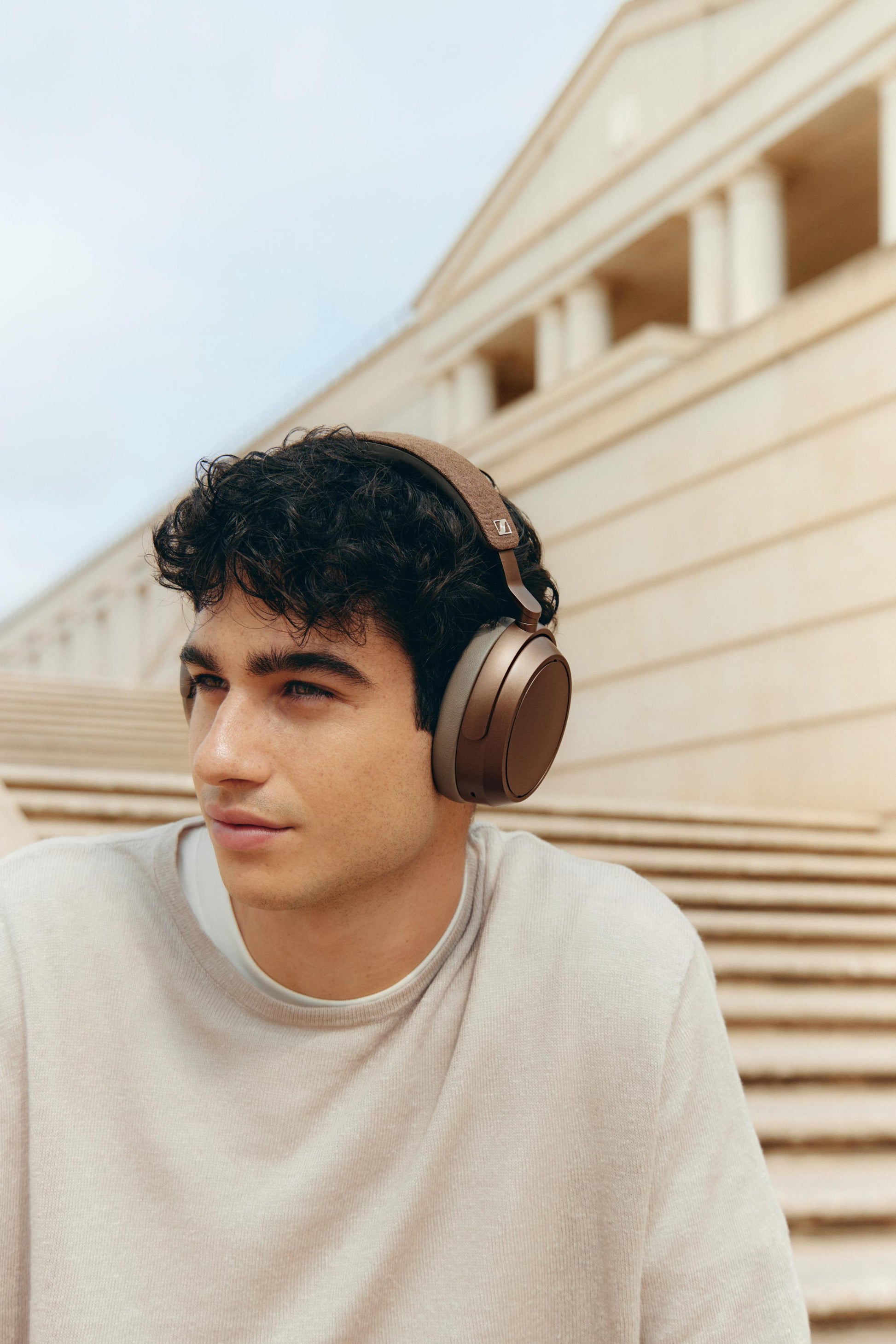 Sennheiser MOMENTUM 4 Wireless Marron 01